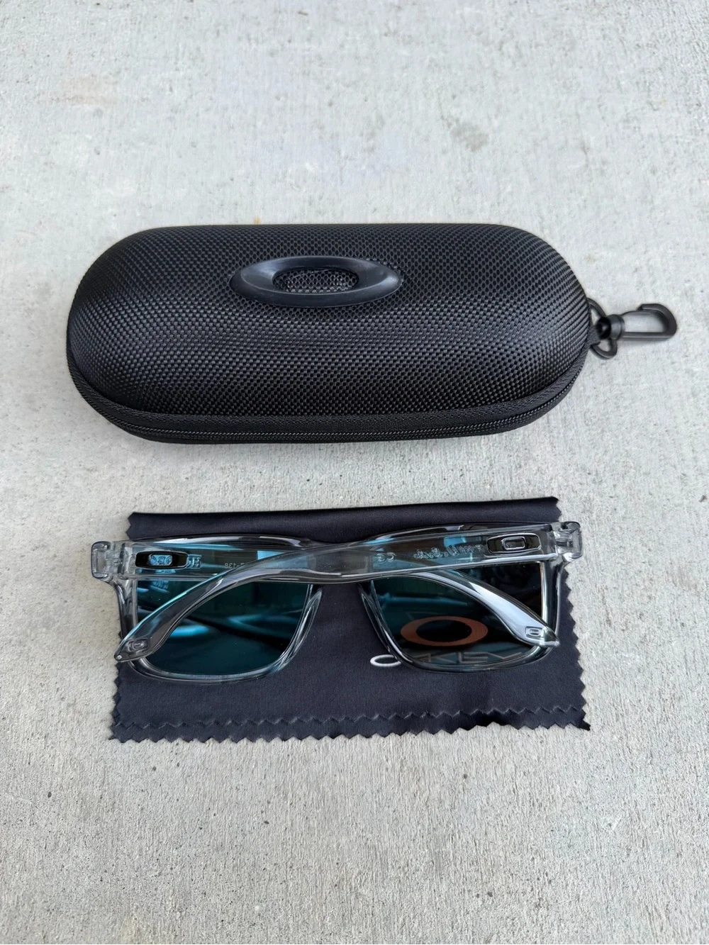 Oakley Holbrook Sunglasses Blue Sapphire Irid Polar Prizm Crystal Clear Frame